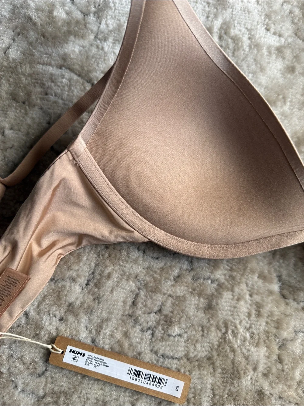 SKIMS ultimate push up plunge bra - Picture 5 of 6